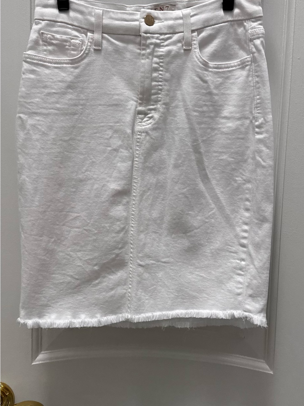 Jen 7 by 7 For All Mankind White Denim Pencil Skirt with Frayed Hem